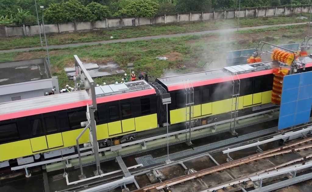 Ngắm công nghệ rửa tàu tự động của metro Nhổn - Ga Hà Nội- Ảnh 7.