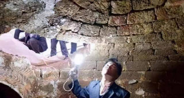 Cực phẩm Trung Hoa bên trong mộ cổ bị trộm tàn phá: Nhìn thấy nó, chuyên gia mừng rỡ 