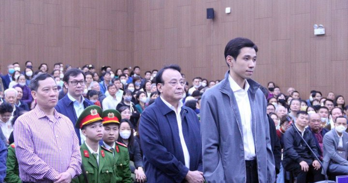 Chủ tịch Tân Hoàng Minh liên tục lau nước mắt khi nghe luật sư bào chữa cho con trai- Ảnh 2.