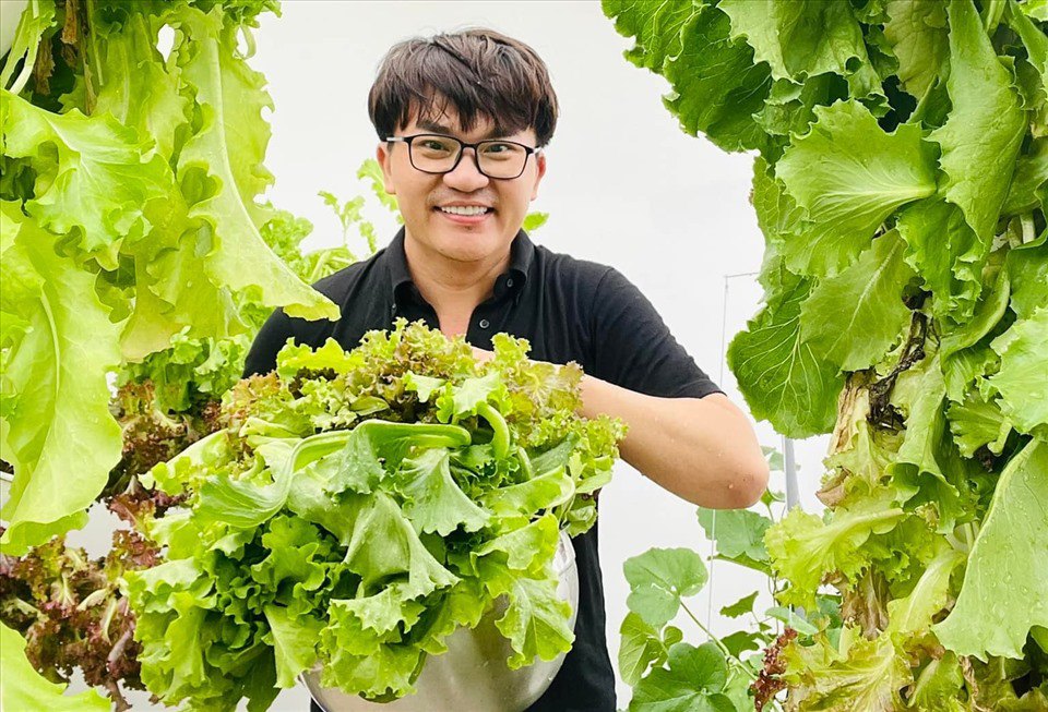 Nam NSƯT là MC giàu nhất nhì Việt Nam: Từng nhận cát-xê 20.000 đồng, giờ sở hữu biệt thự nguy nga như cung điện, U50 không vợ con, thích ăn chay trường- Ảnh 13. Nam NSƯT là MC giàu nhất nhì Việt Nam: Từng nhận cát-xê 20.000 đồng, giờ sở hữu biệt thự nguy nga như cung điện, U50 không vợ con, thích ăn chay trường- Ảnh 13.