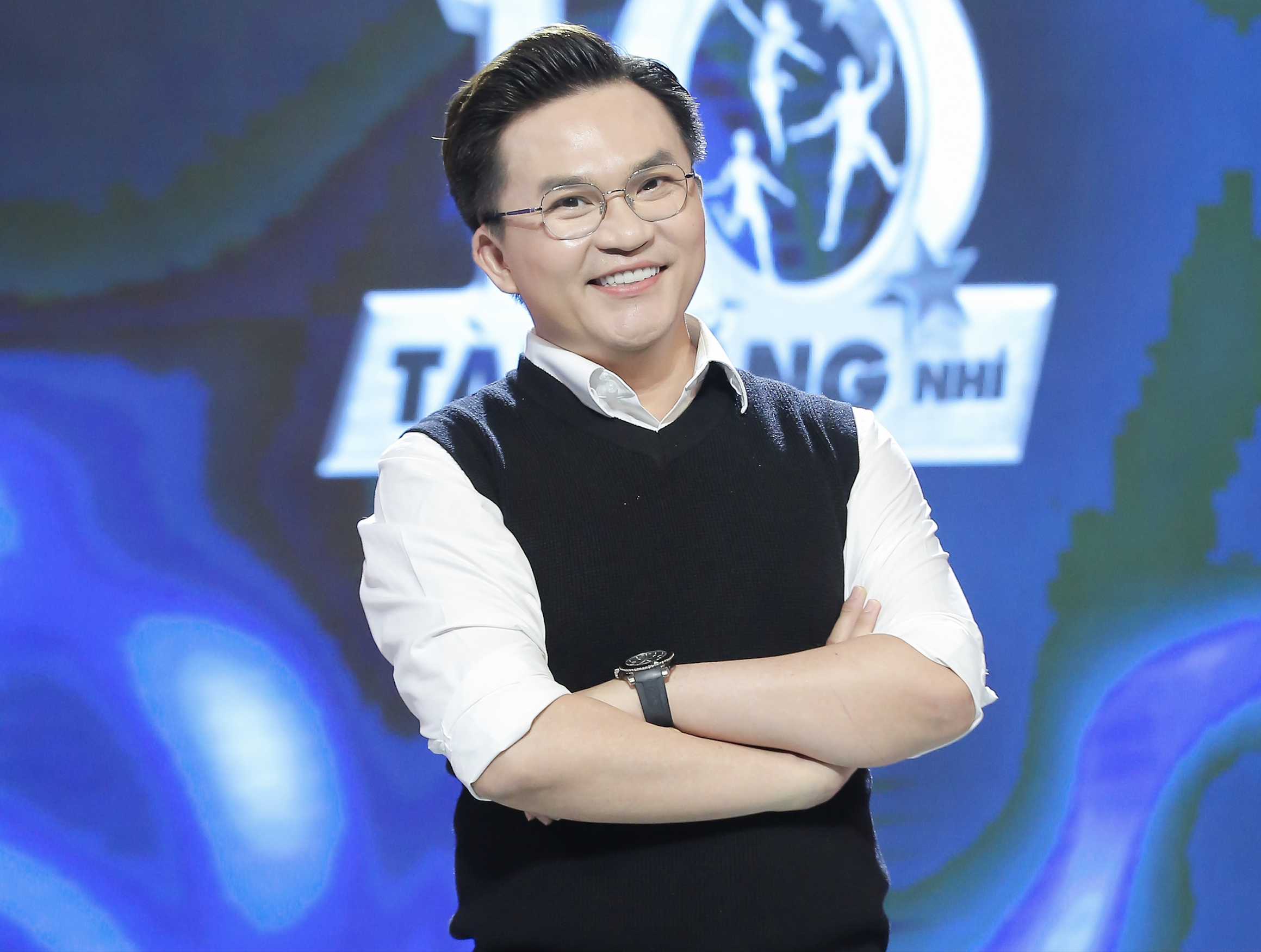 Nam NSƯT là MC giàu nhất nhì Việt Nam: Từng nhận cát-xê 20.000 đồng, giờ sở hữu biệt thự nguy nga như cung điện, U50 không vợ con, thích ăn chay trường- Ảnh 1. Nam NSƯT là MC giàu nhất nhì Việt Nam: Từng nhận cát-xê 20.000 đồng, giờ sở hữu biệt thự nguy nga như cung điện, U50 không vợ con, thích ăn chay trường- Ảnh 1.