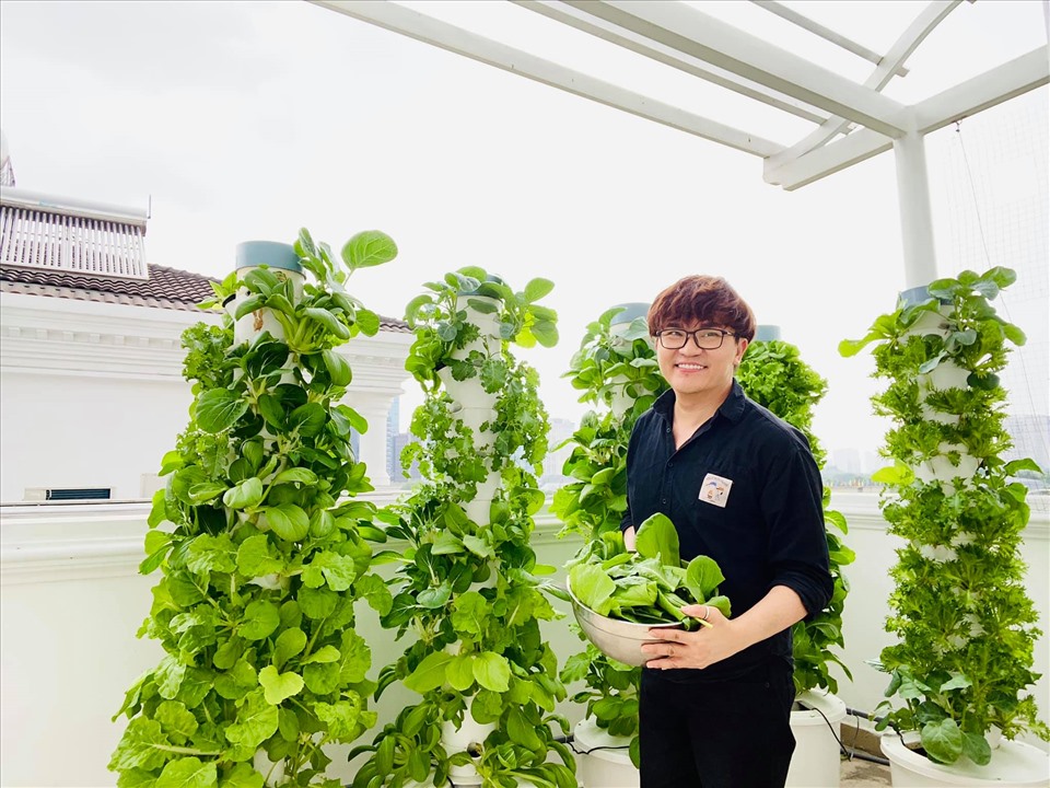 Nam NSƯT là MC giàu nhất nhì Việt Nam: Từng nhận cát-xê 20.000 đồng, giờ sở hữu biệt thự nguy nga như cung điện, U50 không vợ con, thích ăn chay trường- Ảnh 14. Nam NSƯT là MC giàu nhất nhì Việt Nam: Từng nhận cát-xê 20.000 đồng, giờ sở hữu biệt thự nguy nga như cung điện, U50 không vợ con, thích ăn chay trường- Ảnh 14.