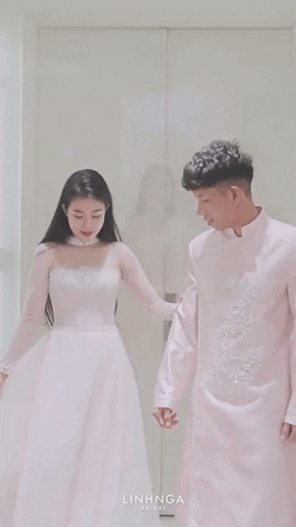 Cầu thủ Hồng Duy tình tứ bên ái nữ Tổng giám đốc công ty cao su, si mê ngắm nhìn nửa kia diện váy cô dâu trước đám cưới- Ảnh 1.