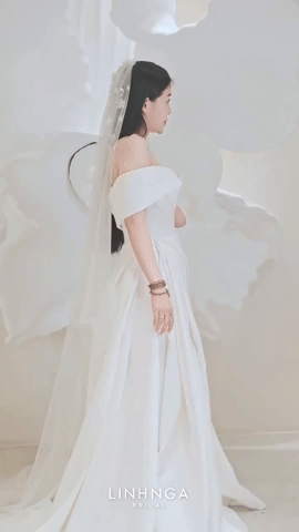 Cầu thủ Hồng Duy tình tứ bên ái nữ Tổng giám đốc công ty cao su, si mê ngắm nhìn nửa kia diện váy cô dâu trước đám cưới- Ảnh 7.