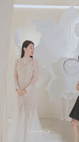 Cầu thủ Hồng Duy tình tứ bên ái nữ Tổng giám đốc công ty cao su, si mê ngắm nhìn nửa kia diện váy cô dâu trước đám cưới- Ảnh 8.