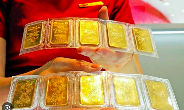Giá vàng liên tiếp giảm, người mua lỗ hơn 4 triệu đồng/lượng- Ảnh 1.