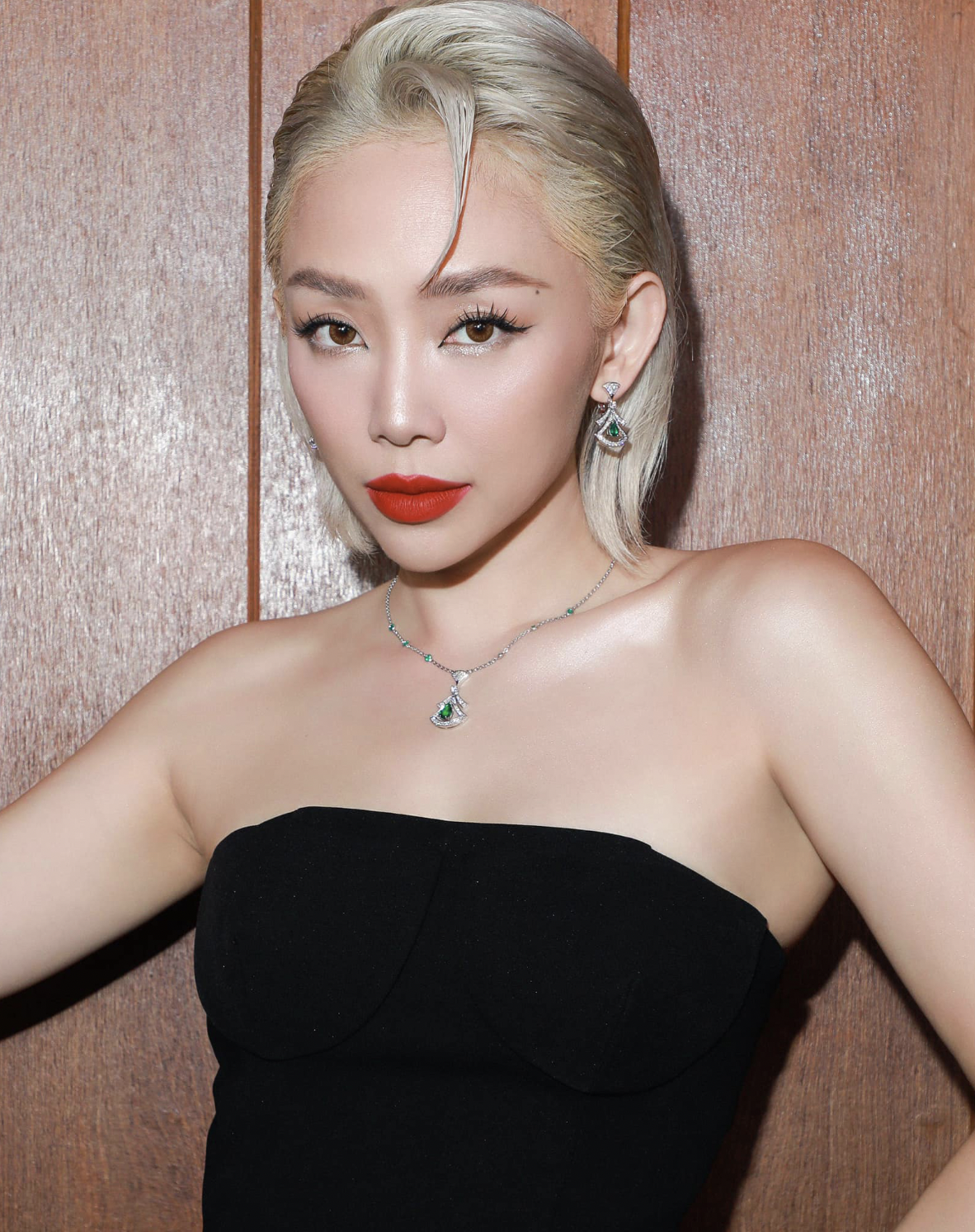 Nữ ca sĩ Việt duy nhất vừa được 2 thương hiệu xa xỉ ''vinh danh'': Từng đỗ 3 trường ĐH danh giá, sống trong biệt thự đá rộng 270m2- Ảnh 1. Nữ ca sĩ Việt duy nhất vừa được 2 thương hiệu xa xỉ ''vinh danh'': Từng đỗ 3 trường ĐH danh giá, sống trong biệt thự đá rộng 270m2- Ảnh 1.