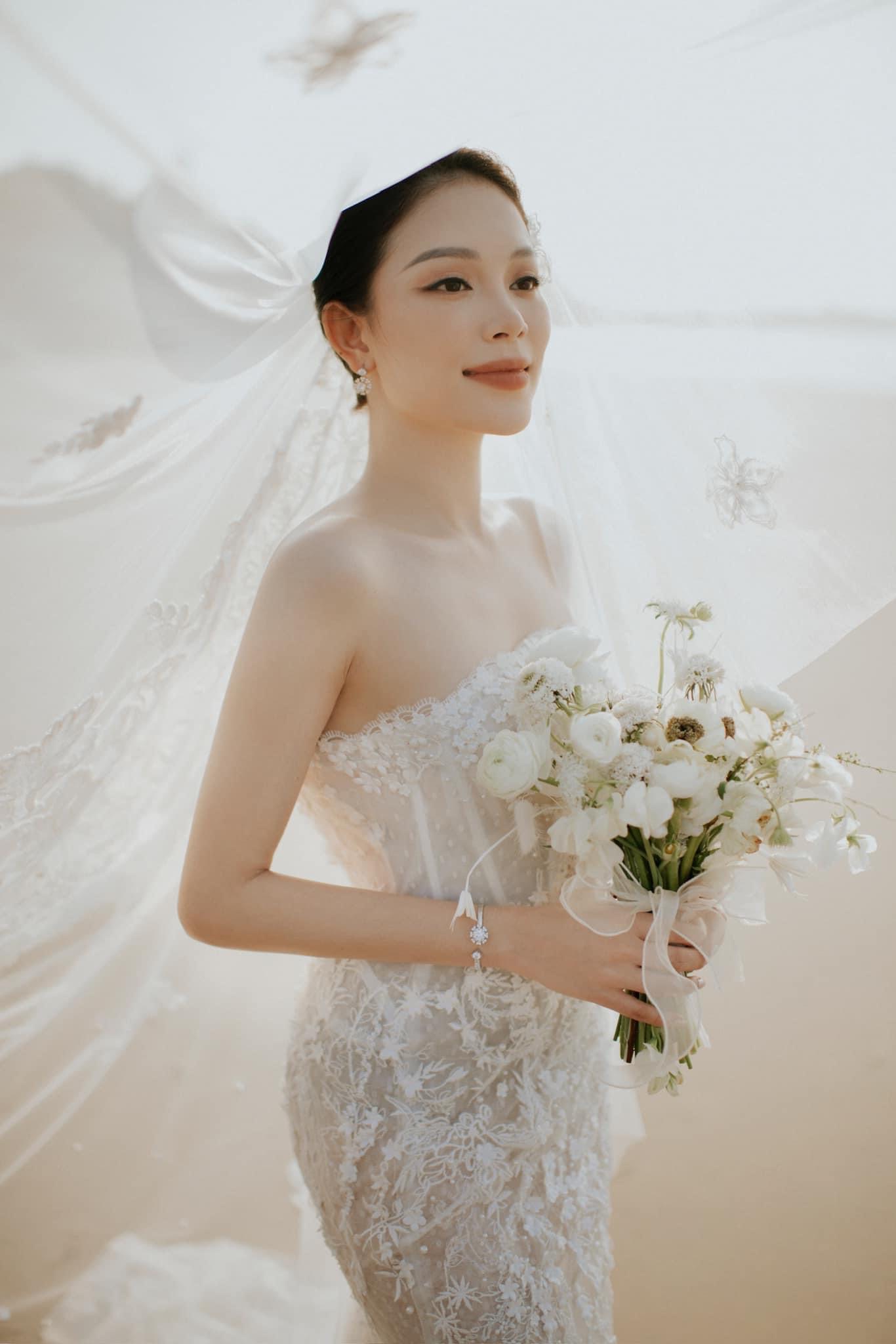 Tròn 1 năm về chung nhà, Phillip Nguyễn viết tâm thư ngọt ngào và tung ảnh cưới nhí nhố với Linh Rin- Ảnh 1.