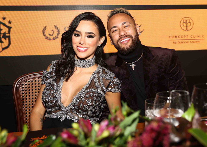 Cầu thủ đắt giá nhất thế giới Neymar bị phát hiện đeo đồ đôi cùng bạn gái cũ, đã tái hợp sau 5 tháng chia tay?- Ảnh 3.