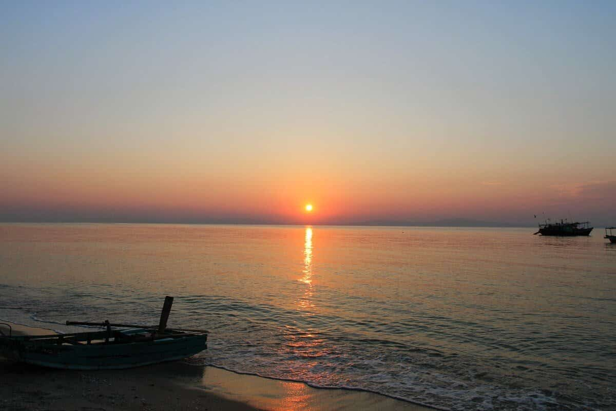 Phát hiện hòn đảo là “viên ngọc ẩn” vùng Đông Bắc ít người biết: Cách Hà Nội hơn 200km, du khách còn có thể đi bộ giữa biển- Ảnh 4. Phát hiện hòn đảo là “viên ngọc ẩn” vùng Đông Bắc ít người biết: Cách Hà Nội hơn 200km, du khách còn có thể đi bộ giữa biển- Ảnh 4.