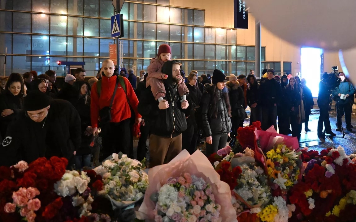 Ngày quốc tang bắt đầu trên toàn nước Nga tưởng niệm nạn nhân khủng bố ở Crocus- Ảnh 1.