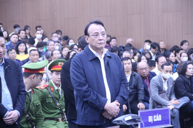 Những điểm đáng chú ý tại phiên xét xử Chủ tịch tập đoàn Tân Hoàng Minh- Ảnh 2.