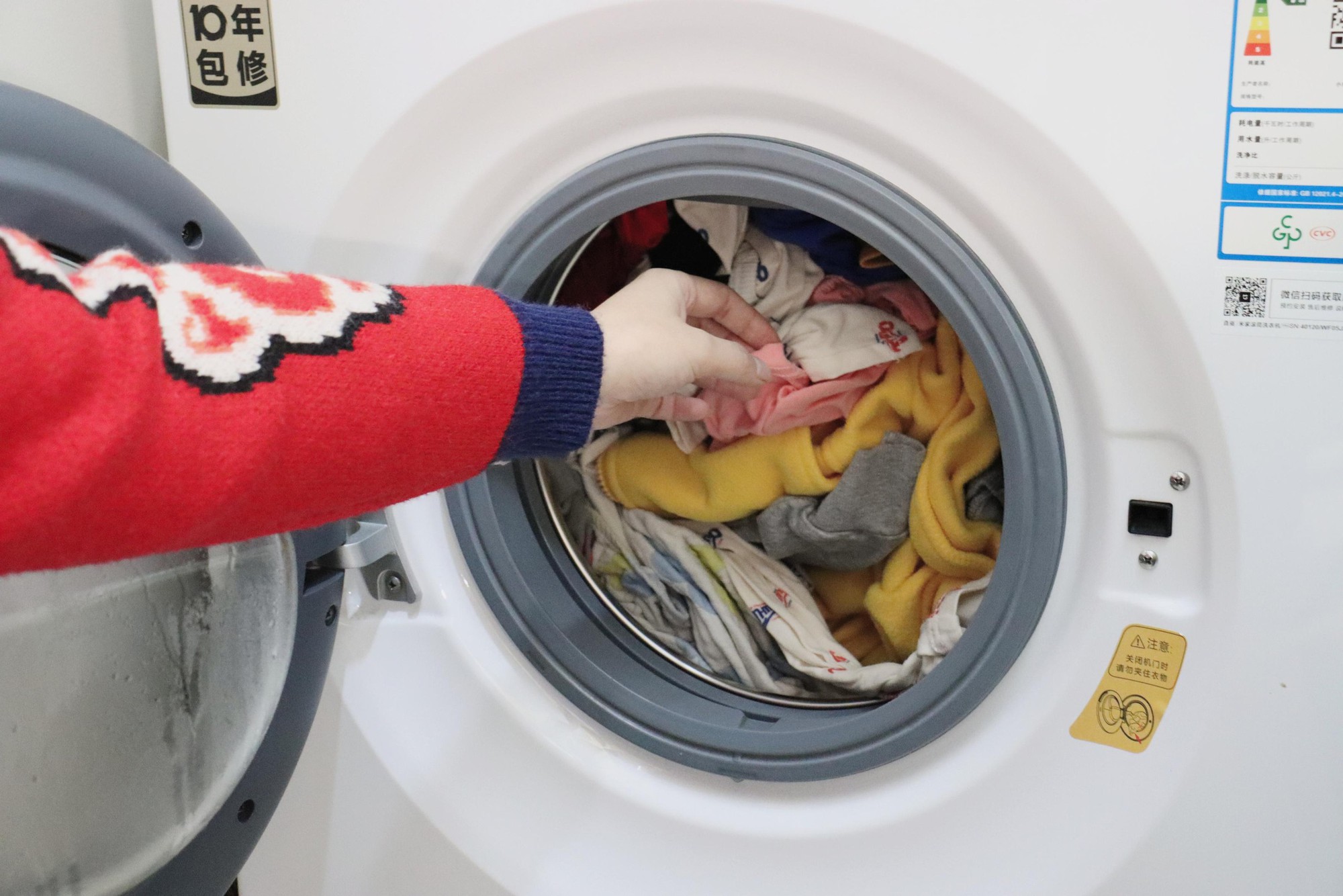 Chữ “KG” trên máy giặt chỉ trọng lượng quần áo khô hay quần áo ướt? Rất nhiều người đã nhầm- Ảnh 2.