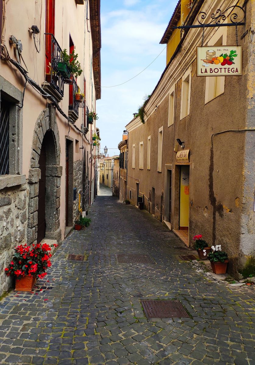 Thị trấn ở Italy vất vả rao bán những căn nhà trị giá 1 euro- Ảnh 5.