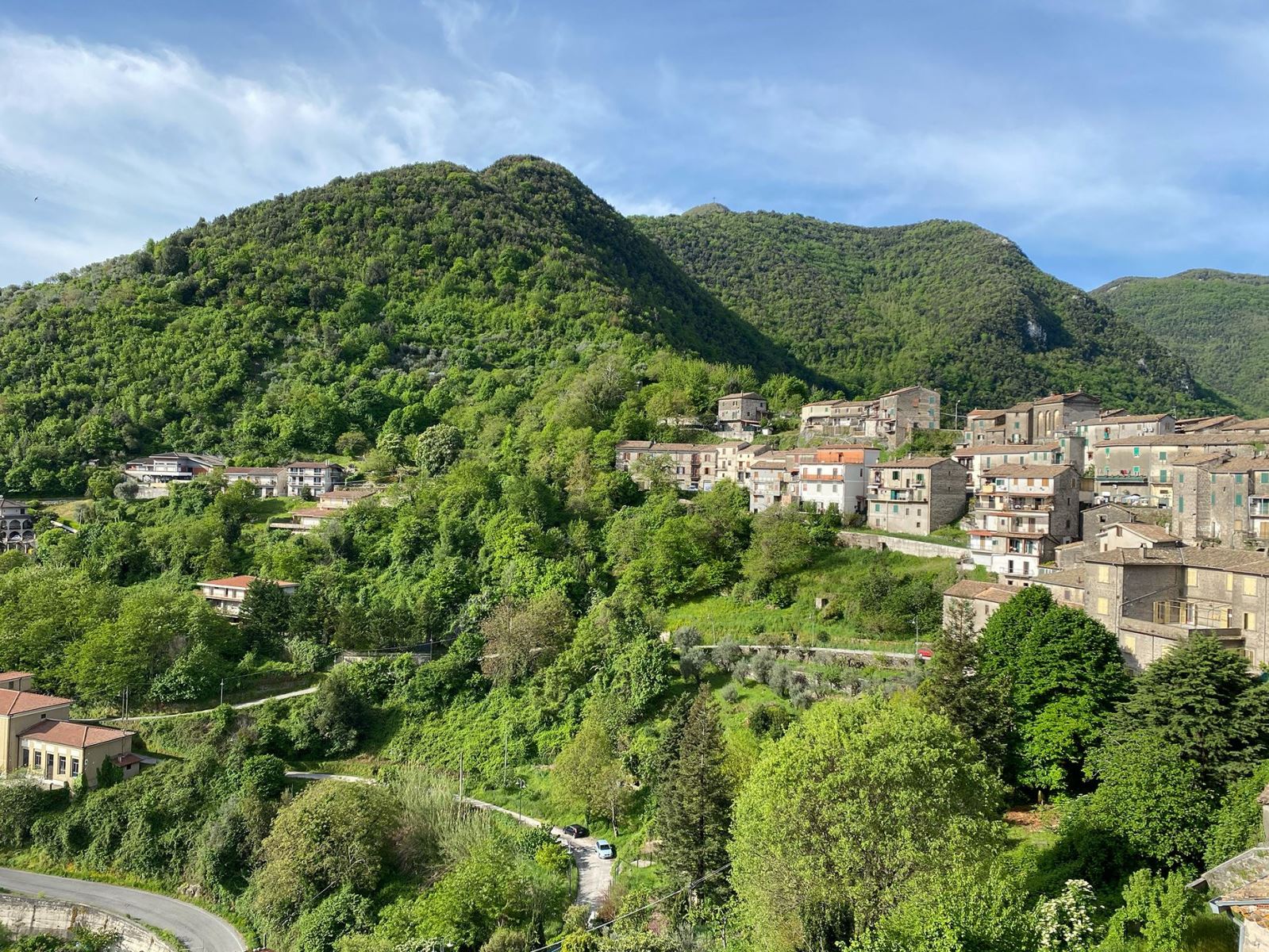 Thị trấn ở Italy vất vả rao bán những căn nhà trị giá 1 euro- Ảnh 3.