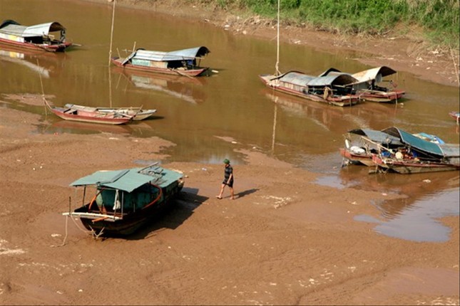 Nghiên cứu nâng mực nước sông Hồng: Xây đập dâng phải đi kèm kiểm soát khai thác cát- Ảnh 1.