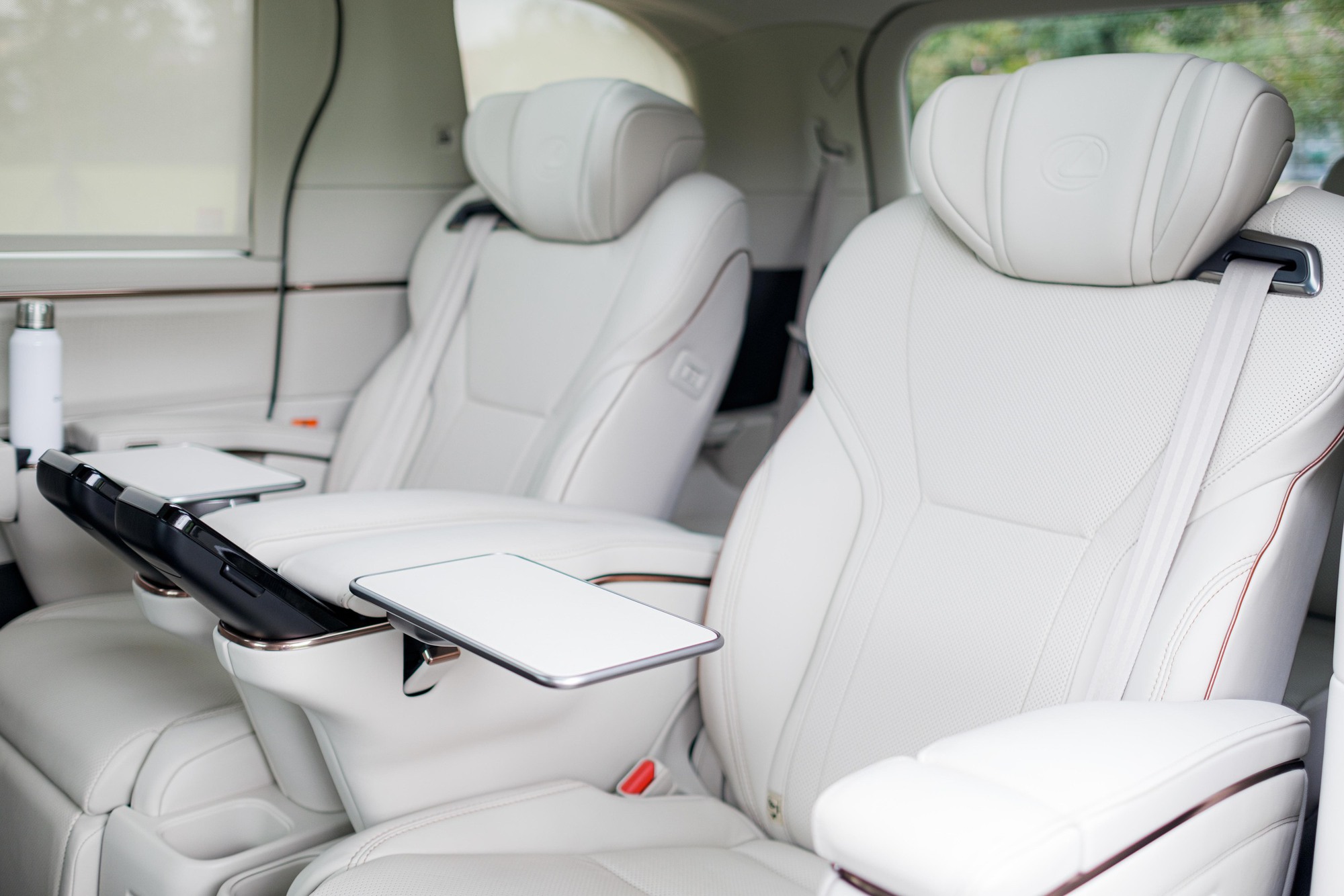 Lexus LM 2024 ra mắt Việt Nam: Giá từ 7,29 tỷ, có bản 4 chỗ cho chủ tịch, màn hình khủng 48 inch, như căn hộ di động- Ảnh 11.