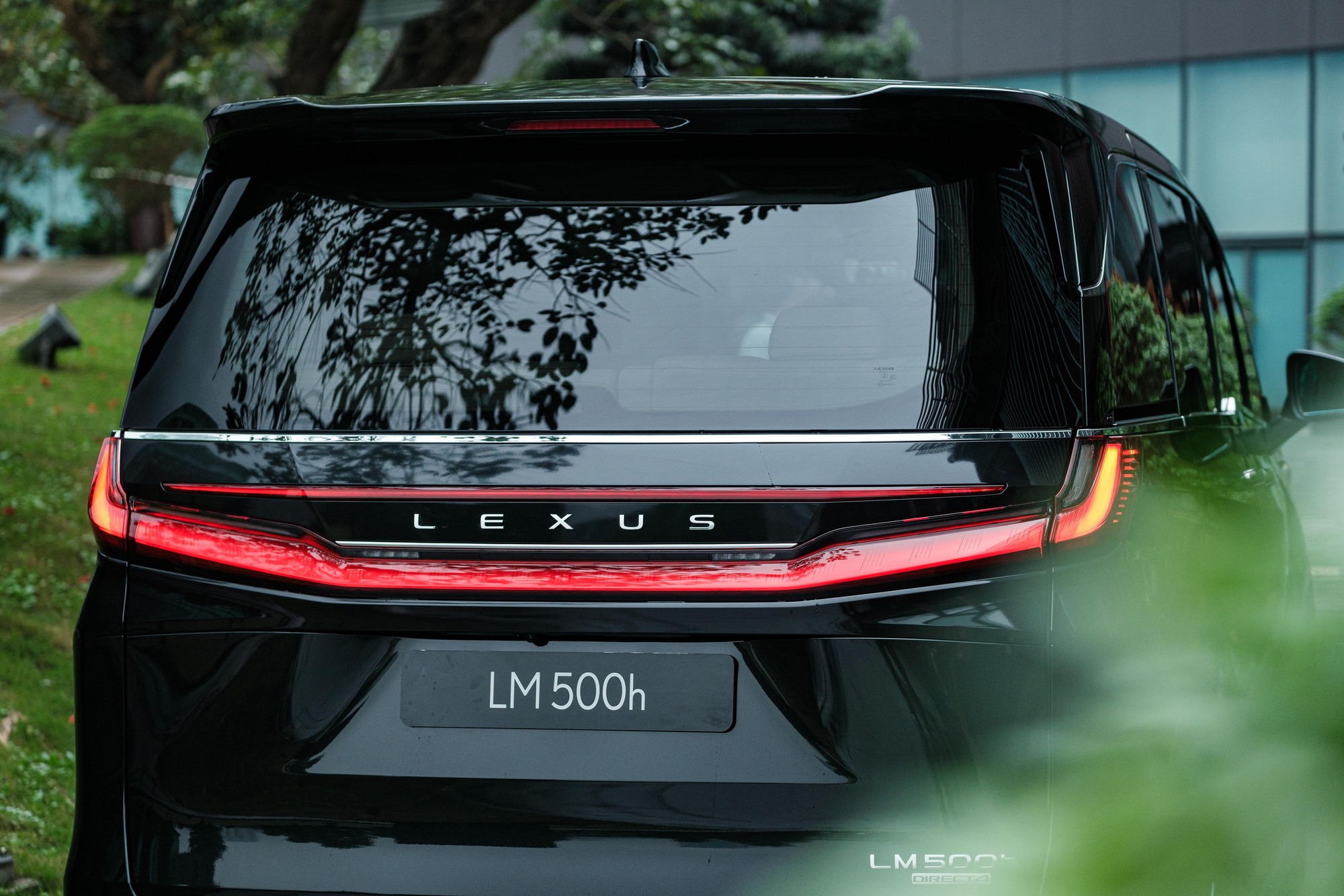 Lexus LM 2024 ra mắt Việt Nam: Giá từ 7,29 tỷ, có bản 4 chỗ cho chủ tịch, màn hình khủng 48 inch, như căn hộ di động- Ảnh 6.