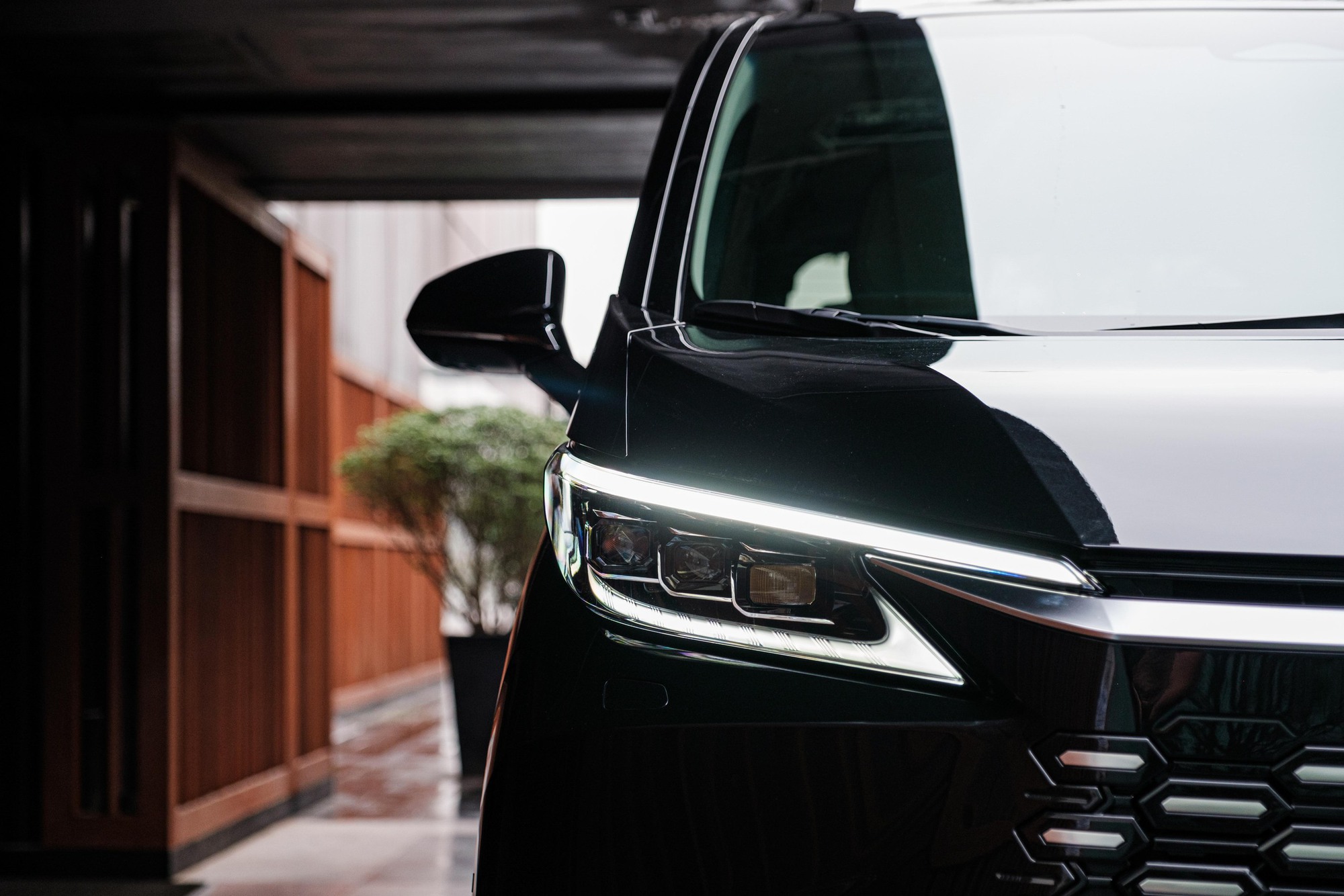 Lexus LM 2024 ra mắt Việt Nam: Giá từ 7,29 tỷ, có bản 4 chỗ cho chủ tịch, màn hình khủng 48 inch, như căn hộ di động- Ảnh 5.