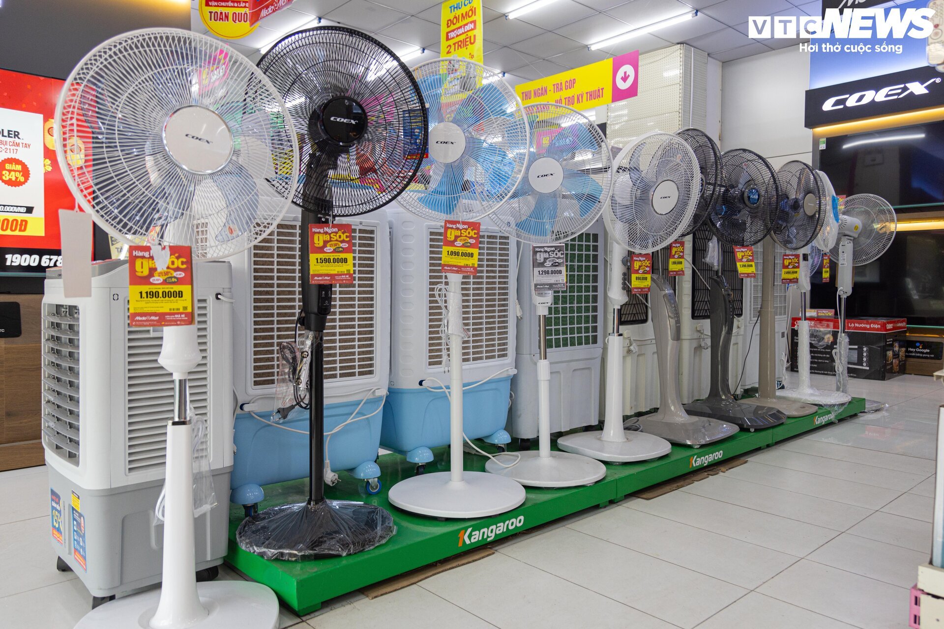 Siêu thị điện máy Hà Nội dồn dập giảm giá sản phẩm, hút khách đầu hè- Ảnh 8.