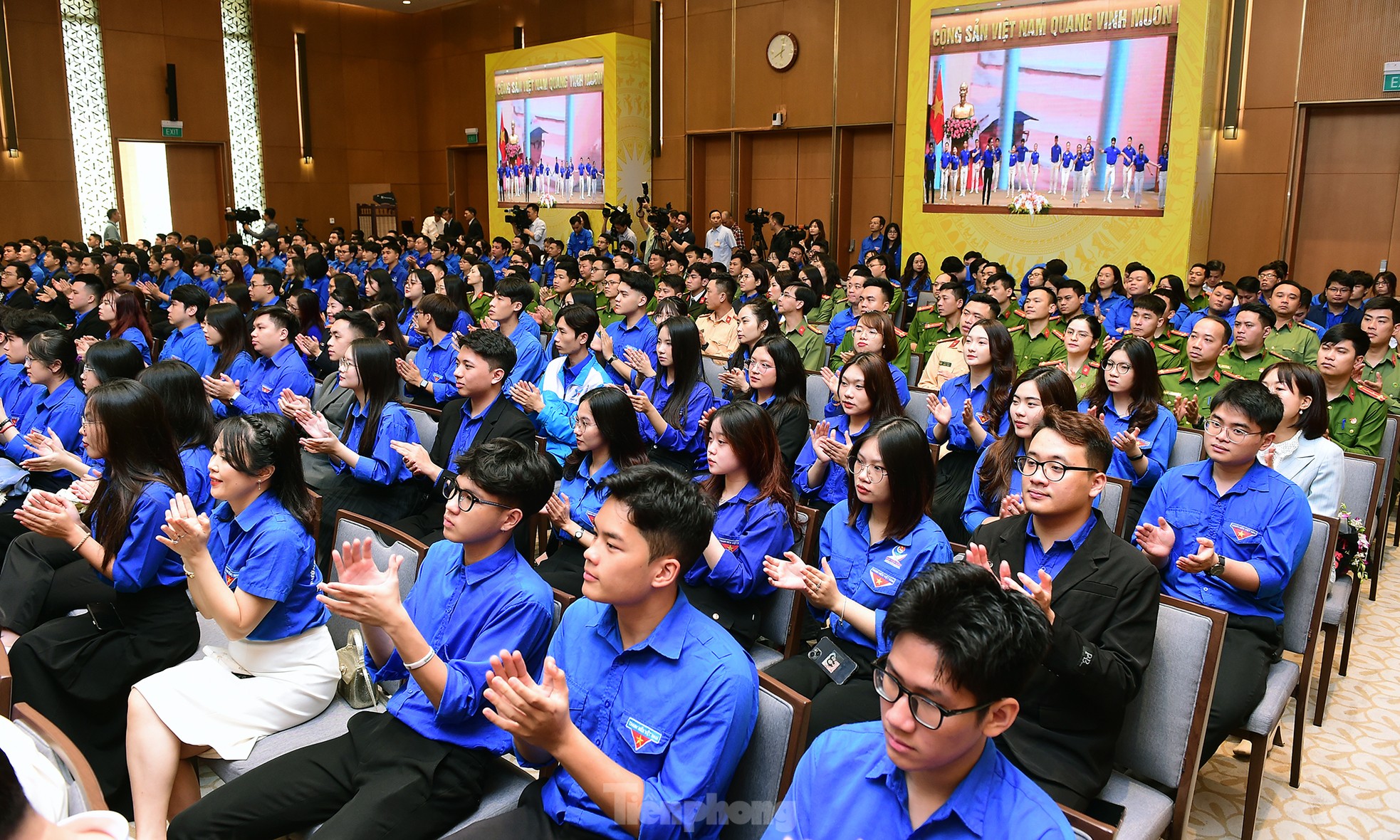 Thủ tướng Phạm Minh Chính gặp mặt và đối thoại với thanh niên về chuyển đổi số- Ảnh 6.