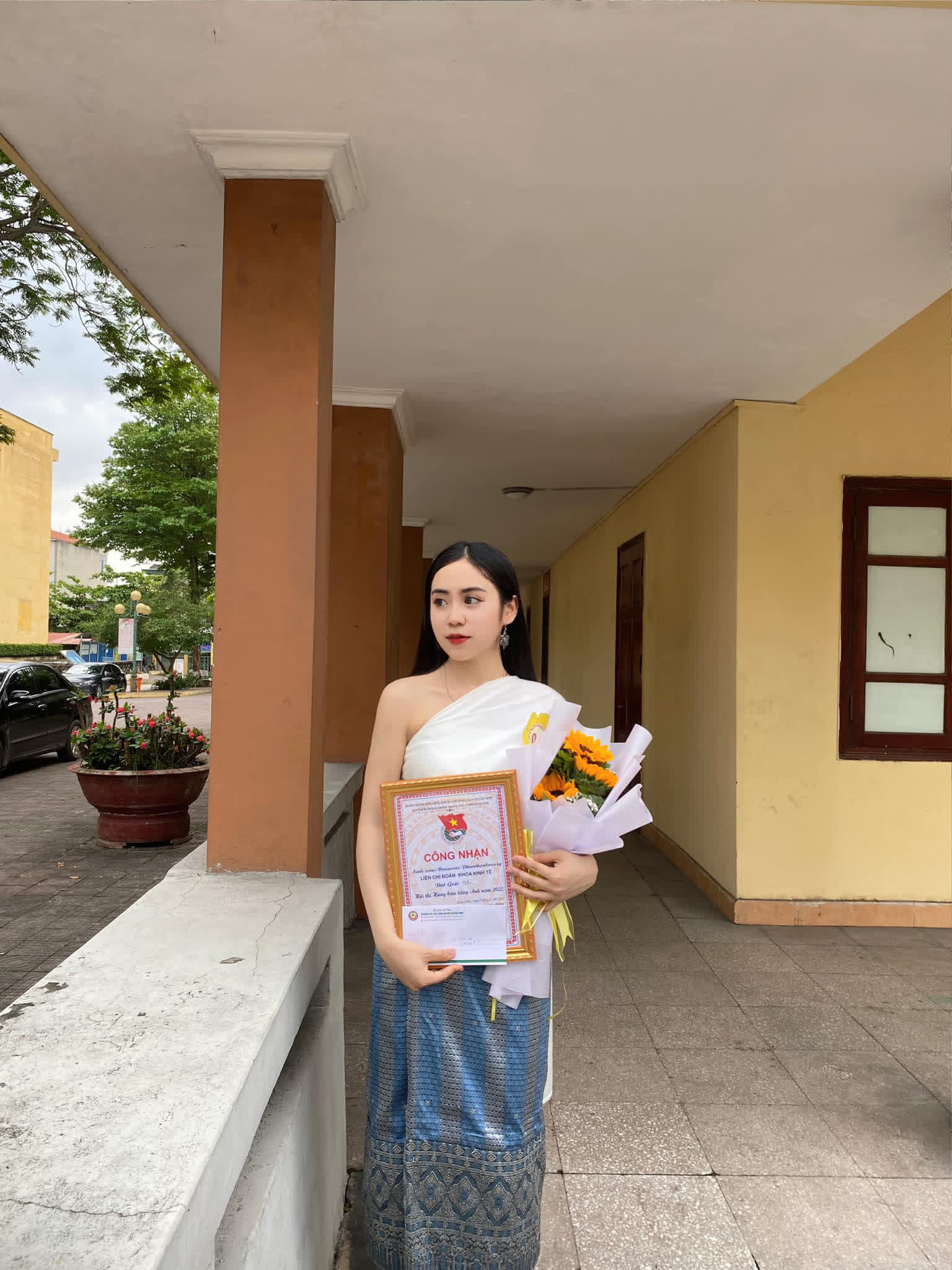 Cô gái Lào từ bỏ học bổng Mỹ sang Việt Nam và nổi tiếng nhờ các clip giới thiệu văn hóa: Mê phở, ước 1 lần được đến thăm quê Bác- Ảnh 3.