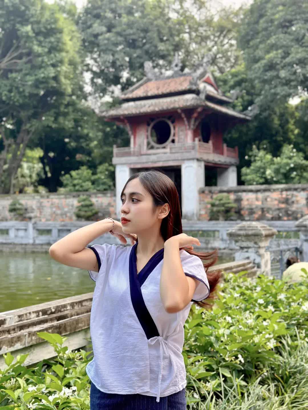 Cô gái Lào từ bỏ học bổng Mỹ sang Việt Nam và nổi tiếng nhờ các clip giới thiệu văn hóa: Mê phở, ước 1 lần được đến thăm quê Bác- Ảnh 6.