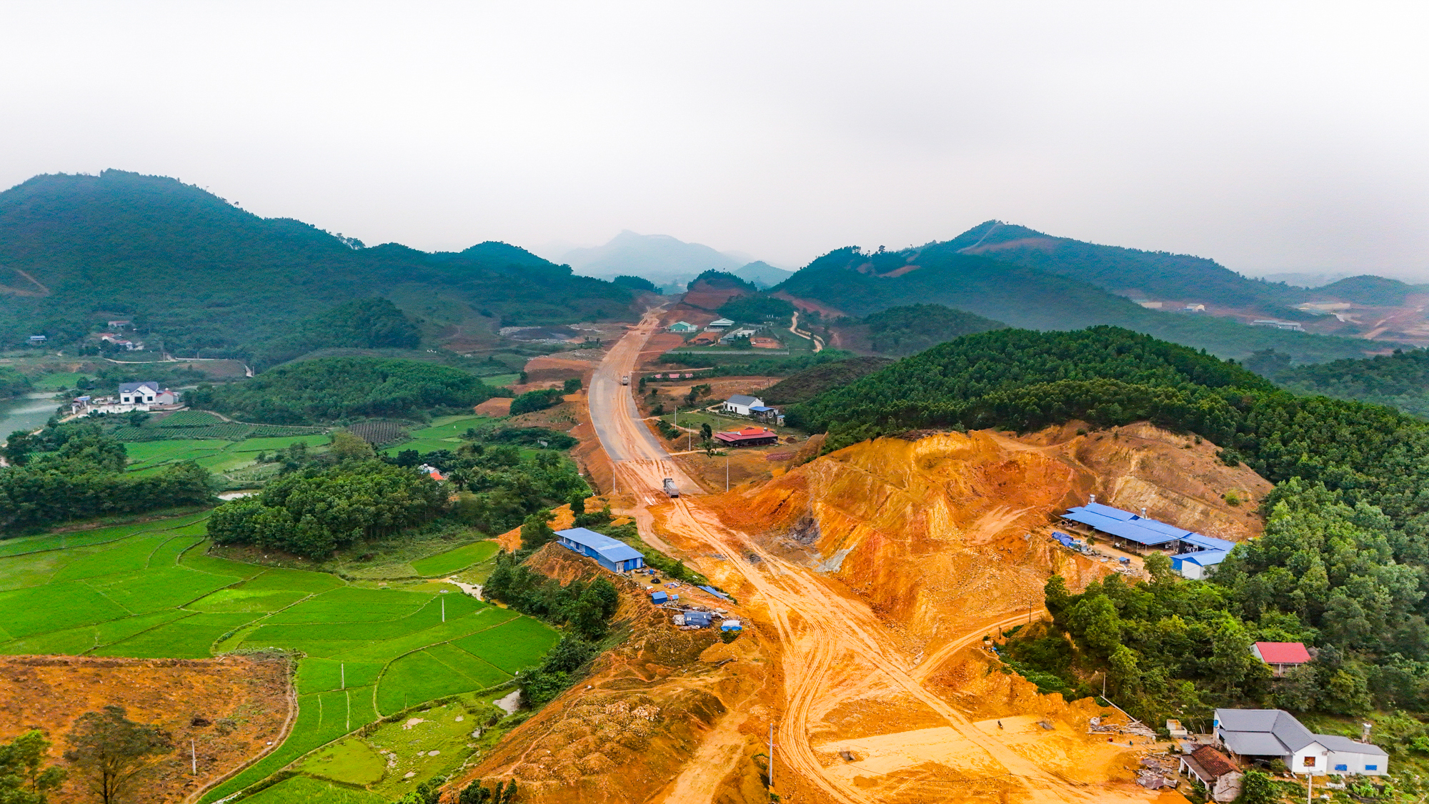 Panorama of the area where a road worth nearly 4.000 billion was built, connecting 3 industrial centers of the North - Photo 7.