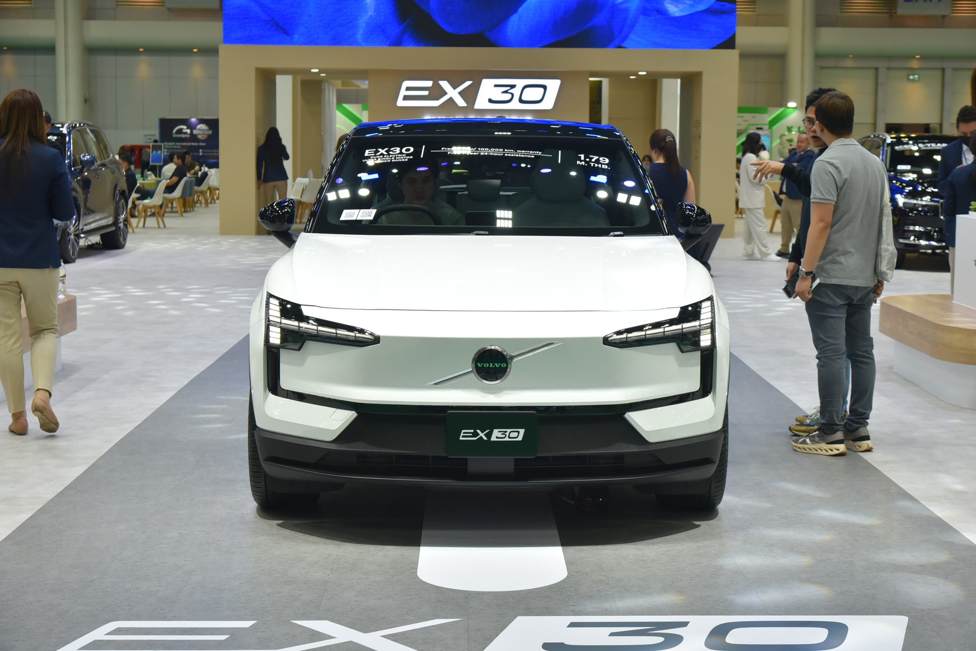 Xem trước Volvo EX30 tại BIMS trước khi về Việt Nam: Giá quy đổi hơn 1 tỷ, nhỏ, chật, mạnh, nhiều công nghệ- Ảnh 7.