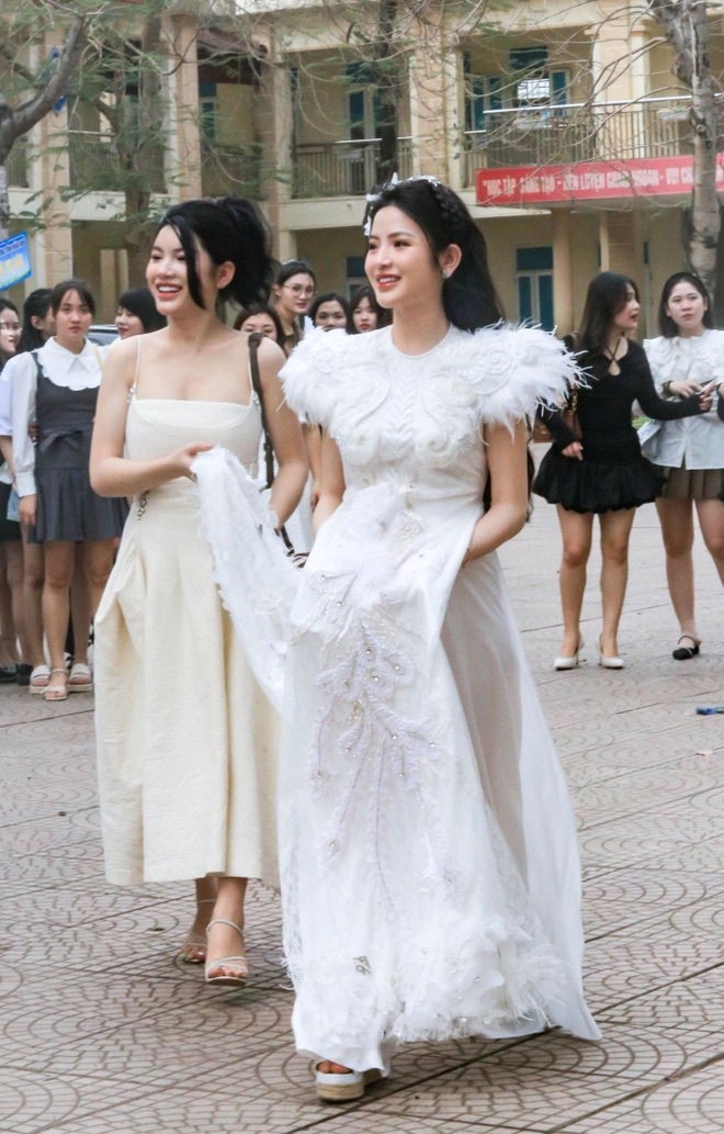 Cận cảnh váy cưới 150 triệu của Chu Thanh Huyền, phiên bản chính thức có gì khác với thiết kế gốc?- Ảnh 10.