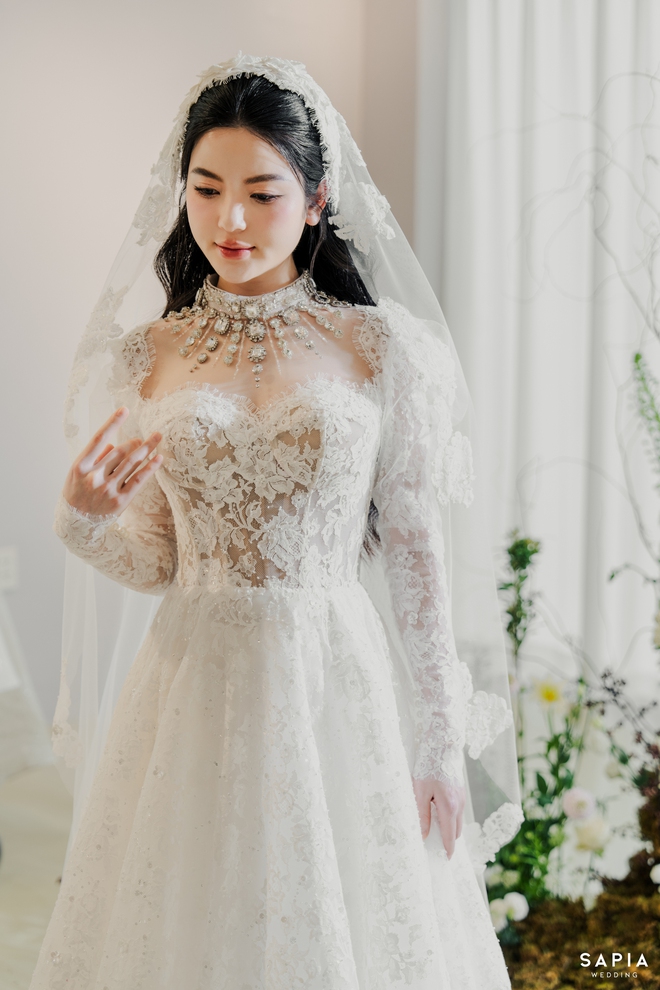 Cận cảnh váy cưới 150 triệu của Chu Thanh Huyền, phiên bản chính thức có gì khác với thiết kế gốc?- Ảnh 6.