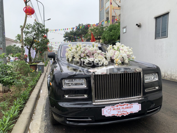 Cận cảnh xe hoa 14 tỷ Quang Hải dùng để đón cô dâu Chu Thanh Huyền- Ảnh 1.