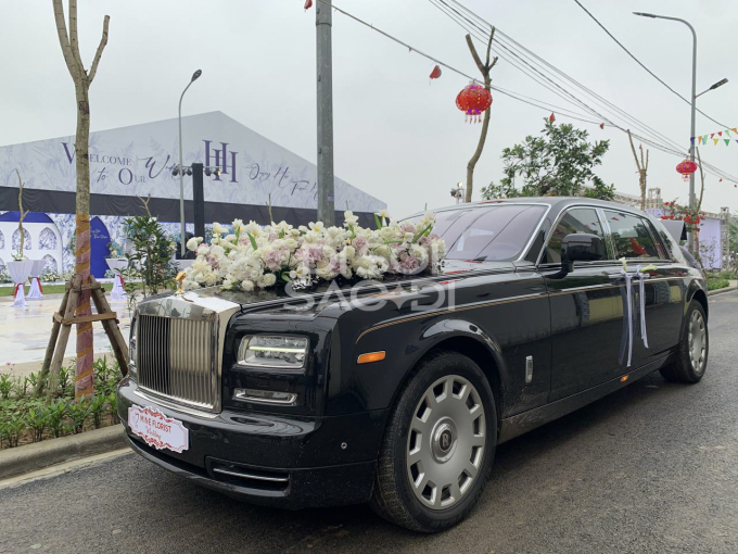 Cận cảnh xe hoa 14 tỷ Quang Hải dùng để đón cô dâu Chu Thanh Huyền- Ảnh 3.