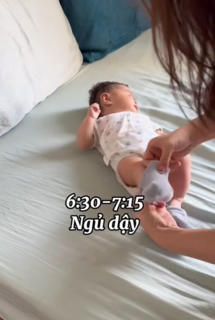 Video chân thực diễn tả cuộc sống của gia đình 2 con nhỏ ngày cuối tuần, bận gấp 5, gấp 10 ngày thường- Ảnh 1.