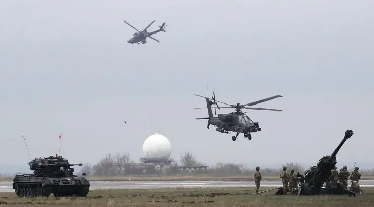 Máy bay trực thăng của Mỹ tại căn cứ không quân Mihail Kogalniceanu, Romania, vào tháng 3-2023. Ảnh: EPA-EFE