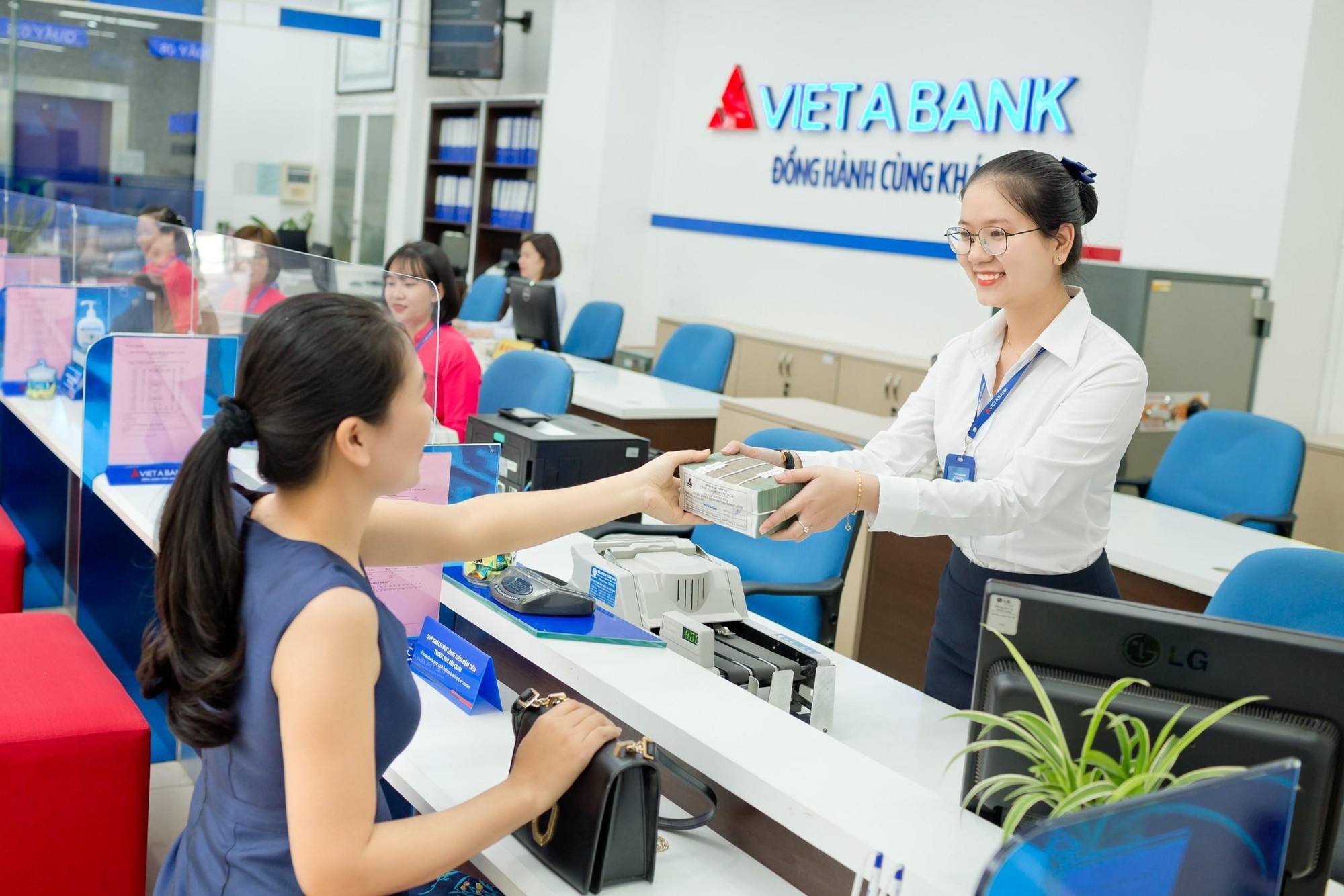 VietABank công bố báo cáo tài chính kiểm toán năm 2023- Ảnh 2.
