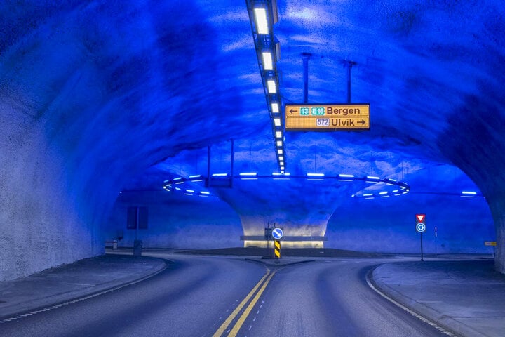 Có một hầm đường bộ dài nhất thế giới ở Na Uy, sở hữu hệ thống ánh sáng mê hoặc- Ảnh 5.