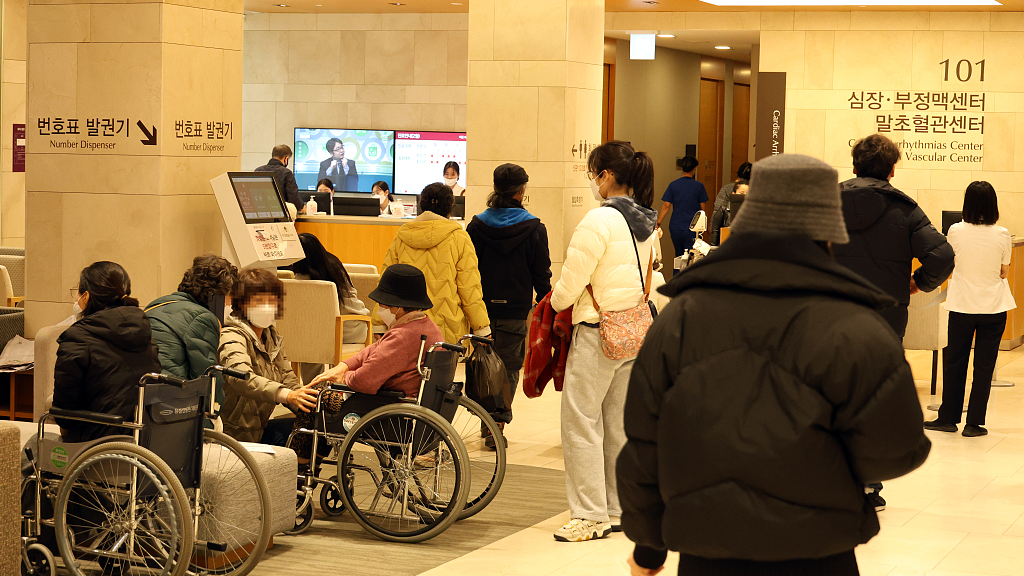 13 ngày khủng hoảng y tế tại Hàn Quốc: Bệnh nhân cấp cứu không ai tiếp nhận, người ở lại kiệt sức đến cùng cực- Ảnh 3.