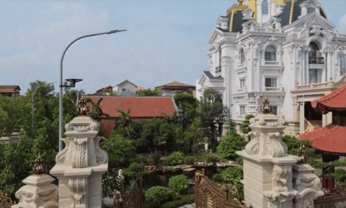 Không chỉ mỗi biệt phủ của trưởng thôn gây choáng vì độ xa xỉ, Bắc Ninh còn là mảnh đất của những tòa lâu đài hoành tráng 