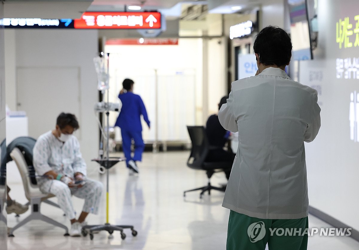 13 ngày khủng hoảng y tế tại Hàn Quốc: Bệnh nhân cấp cứu không ai tiếp nhận, người ở lại kiệt sức đến cùng cực- Ảnh 1.