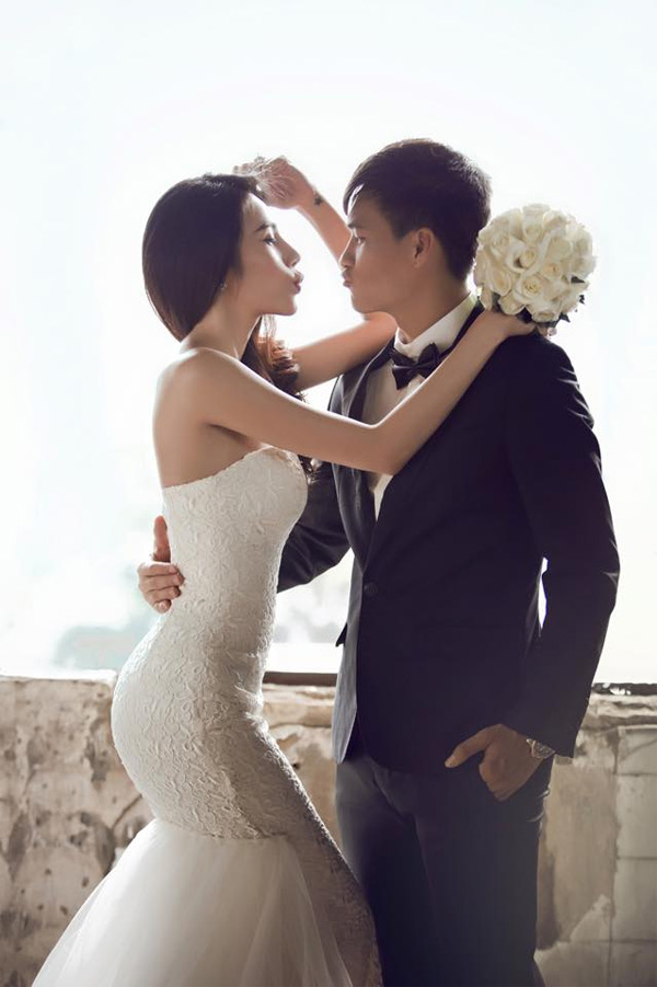 Showbiz Việt có hôn lễ khủng của sao nữ và cầu thủ: Dàn xe đón dâu 20 tỷ, số tiền mừng cưới gây choáng- Ảnh 1.