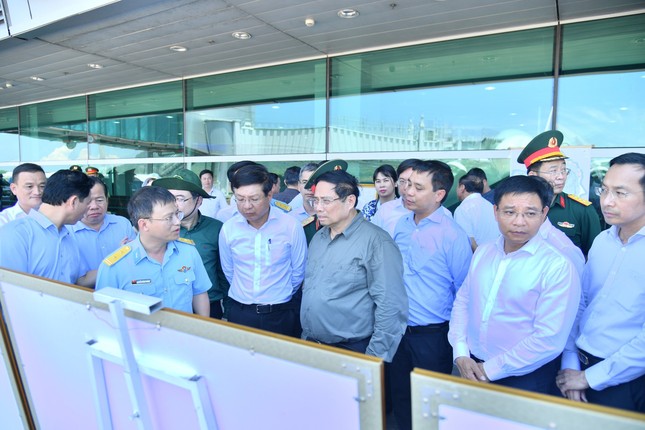 Thủ tướng khảo sát, kiểm tra nhiều công trình trọng điểm tại Phú Quốc- Ảnh 2.