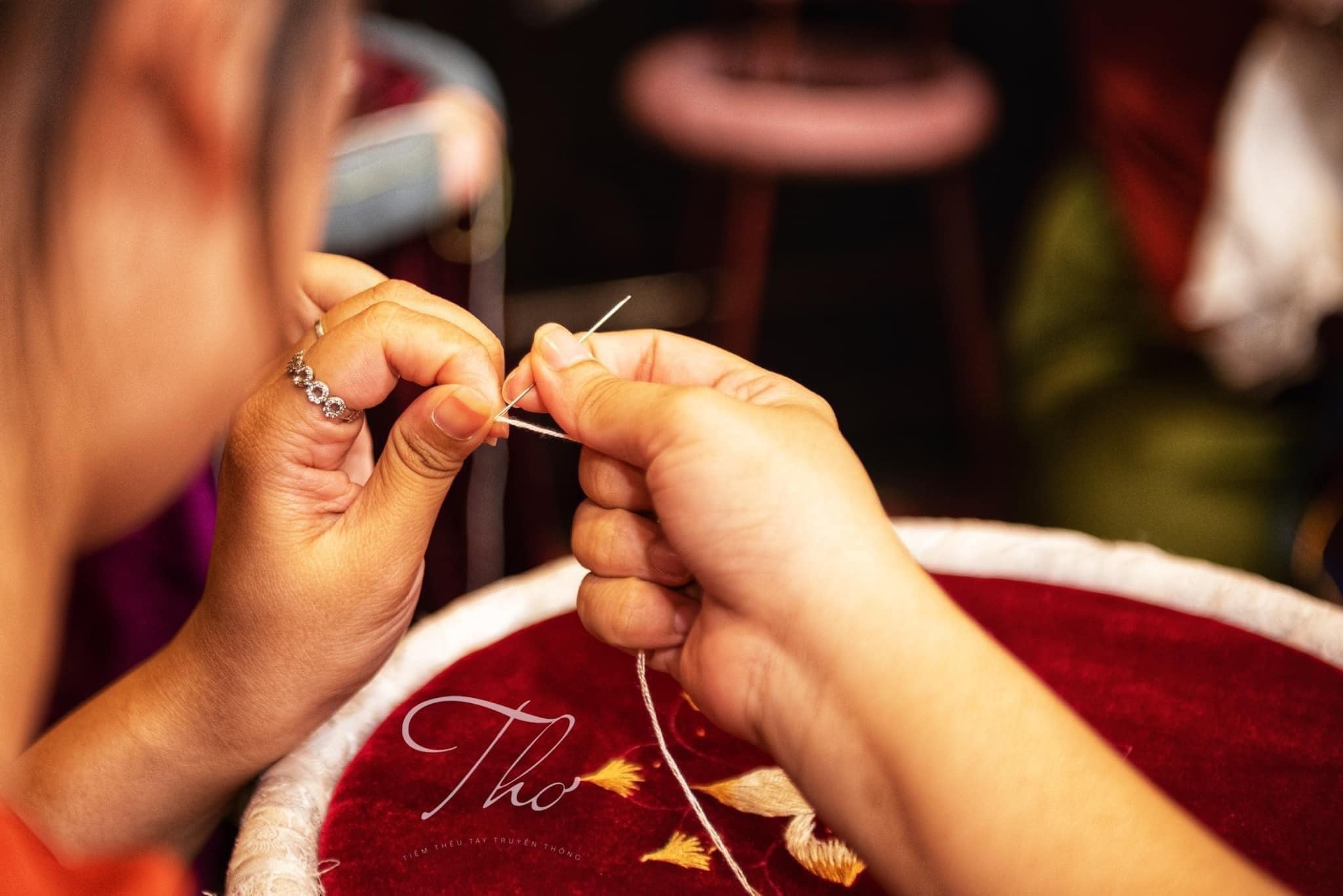 Mẫu túi giá hơn 2 triệu mang đậm chất liệu nghệ nhân: Giá trị nhất nằm ở kỹ thuật Việt trong từng đường kim mũi chỉ- Ảnh 2. Mẫu túi giá hơn 2 triệu mang đậm chất liệu nghệ nhân: Giá trị nhất nằm ở kỹ thuật Việt trong từng đường kim mũi chỉ- Ảnh 2.