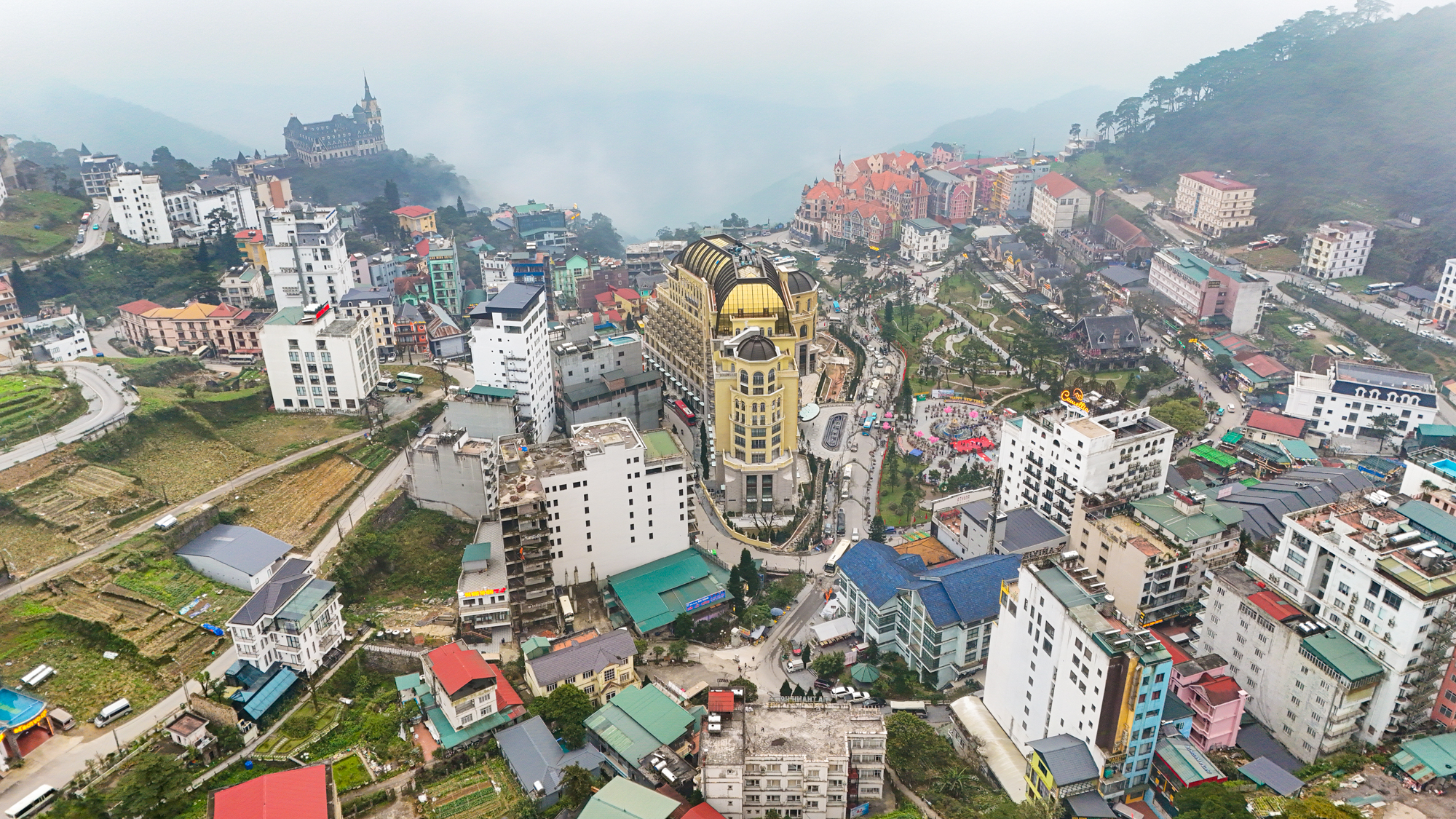 Khu vực nằm trên núi cao, có giá đất đắt ngang ngửa trung tâm Hà Nội, có tiền cũng không dễ mua- Ảnh 1.