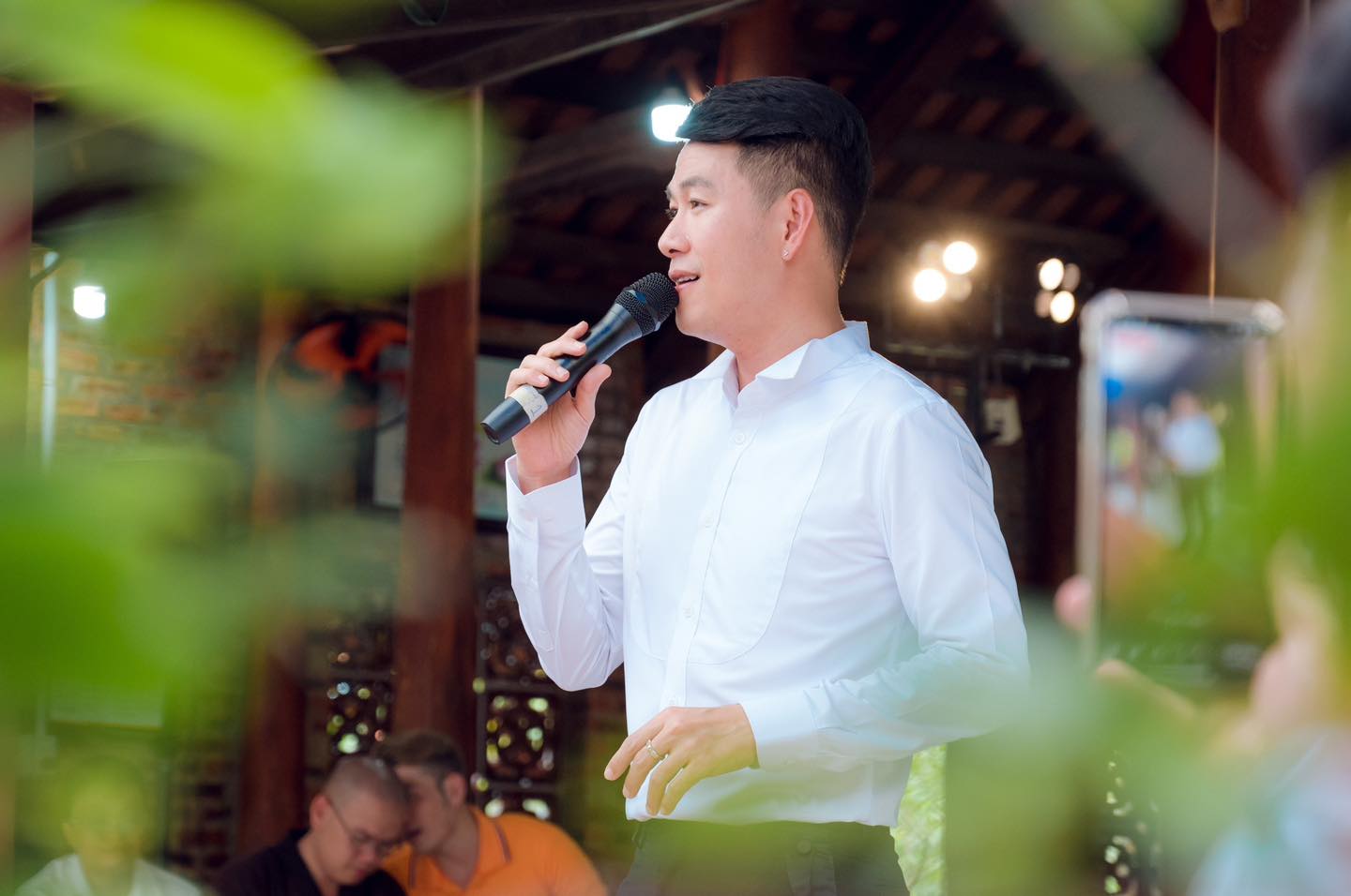 Nam ca sĩ Việt nổi tiếng: 42 tuổi vẫn độc thân, thích ai là bị tỏ ra thái quá- Ảnh 4.