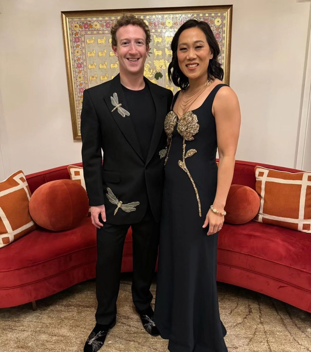 Ông chủ Facebook Mark Zuckerberg và vợ gây chú ý ở tiệc cưới 120 triệu USD- Ảnh 1.