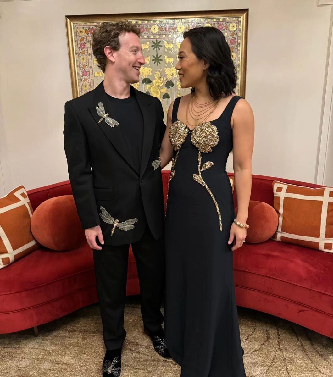 Ông chủ Facebook Mark Zuckerberg và vợ gây chú ý ở tiệc cưới 120 triệu USD- Ảnh 2.