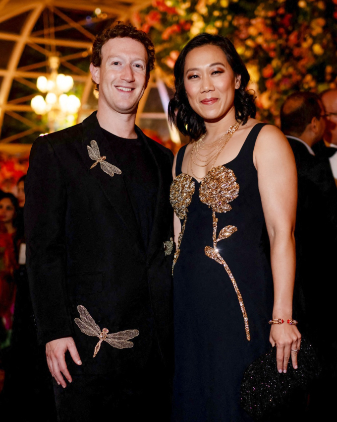 Bóc giá trang phục vợ chồng ông chủ Facebook diện đến đám cưới nghìn tỷ: Dân mạng choáng ngợp độ chịu chơi của vị tỷ phú giản dị có tiếng- Ảnh 1.
