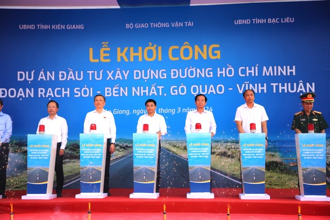 Khởi công dự án đường Hồ Chí Minh qua miền Tây hơn 3.900 tỷ đồng- Ảnh 1.