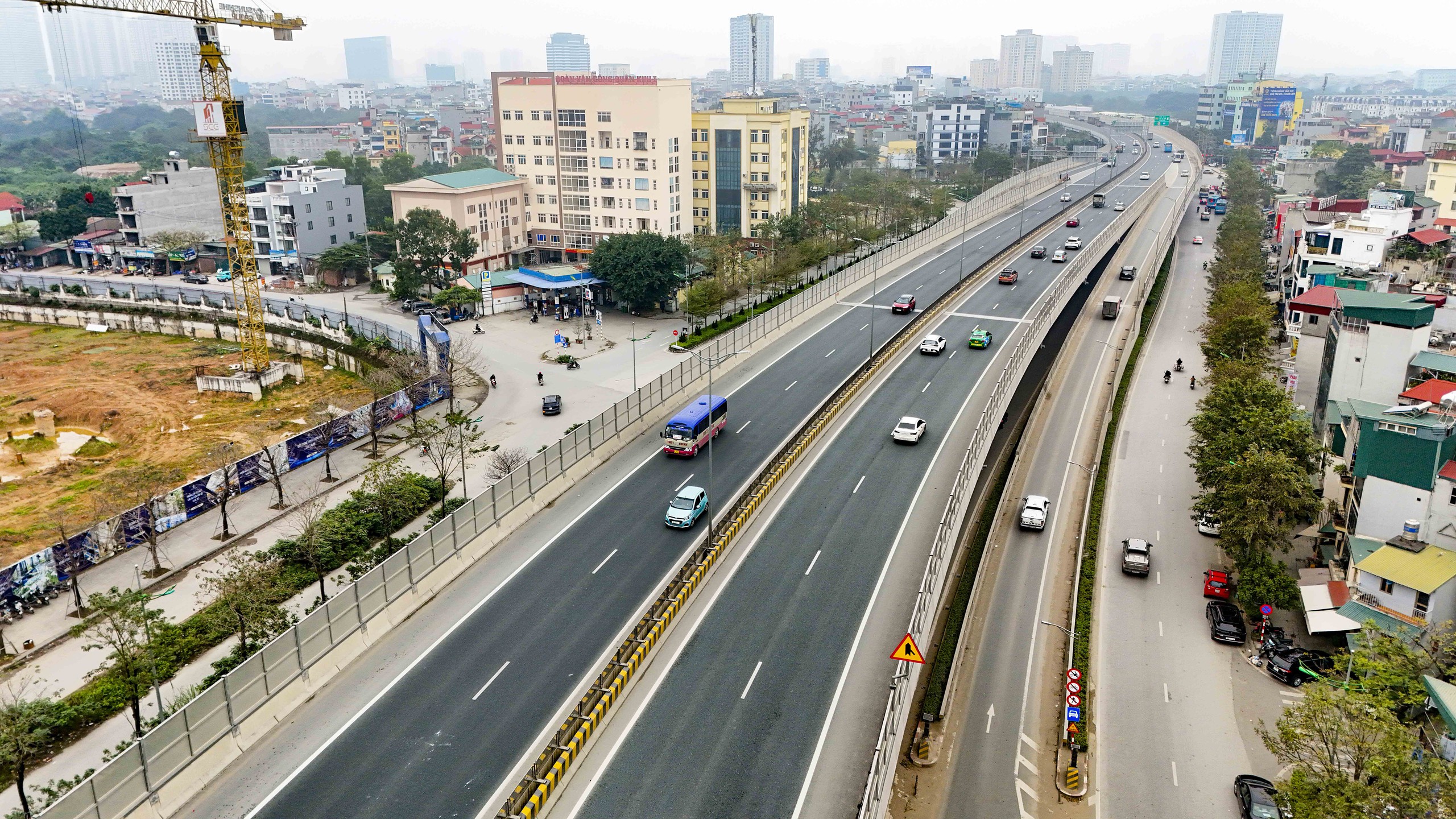 Đường cao tốc quá tải gấp 8 lần thiết kế; cứ 2,6 km lại có nút giao- Ảnh 5.